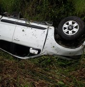 Motorista da Prefeitura de Flexeiras morre após capotar veículo na BR-101