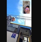 Cadeirante cai ao gravar vídeo denunciando problema no elevador do ônibus em Maceió