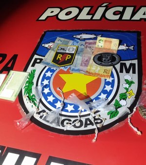 Homem em atitude suspeita é preso com drogas em Arapiraca