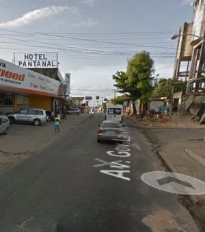 Dupla rouba motel durante a madrugada em Maceió