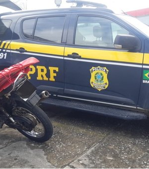 Homem é preso com motociclista roubada na BR 101, em Rio Largo