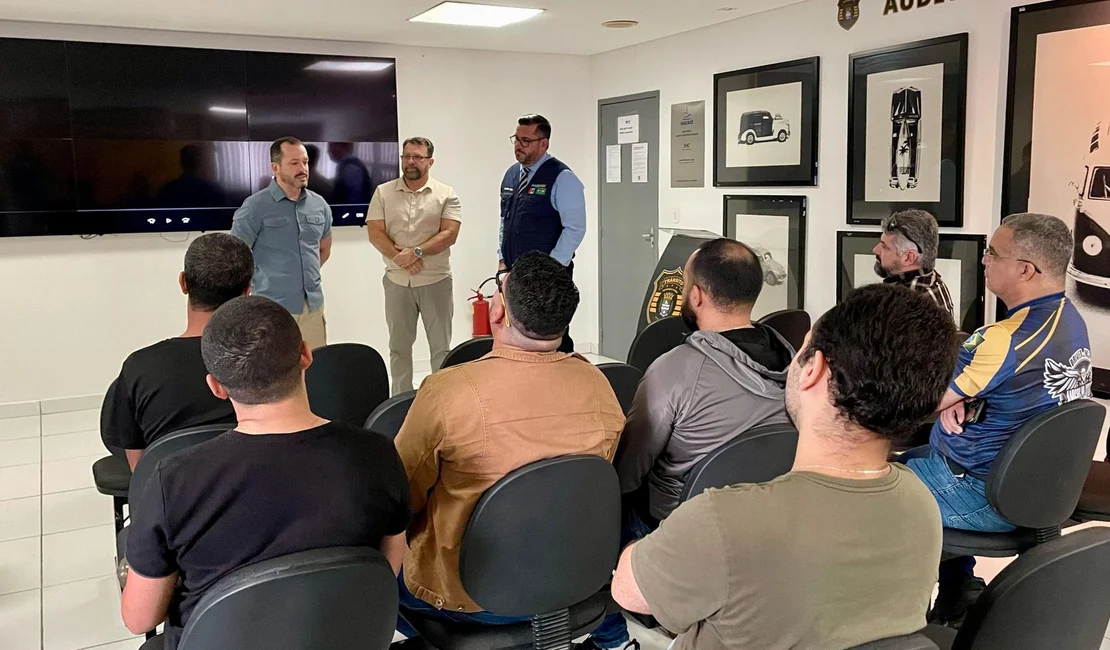 Leonardo Dias intermedeia diálogo entre motoristas de app e DMTT sobre faixa azul e vagas exclusivas
