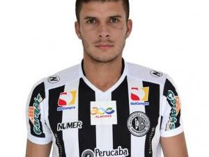 Lateral Léo Campos alega problemas particulares e pede pra deixar o ASA