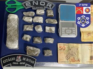 Homem é preso após PM encontrar maconha, balança de precisão e dinheiro em residência