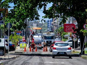 Começa recapeamento na Rua Carlos da Silva Nogueira