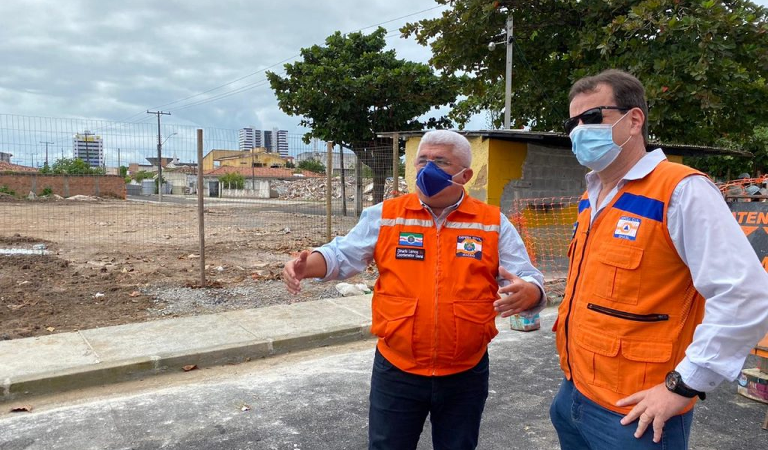Secretário nacional visita bairros atingidos por rachaduras em Maceió