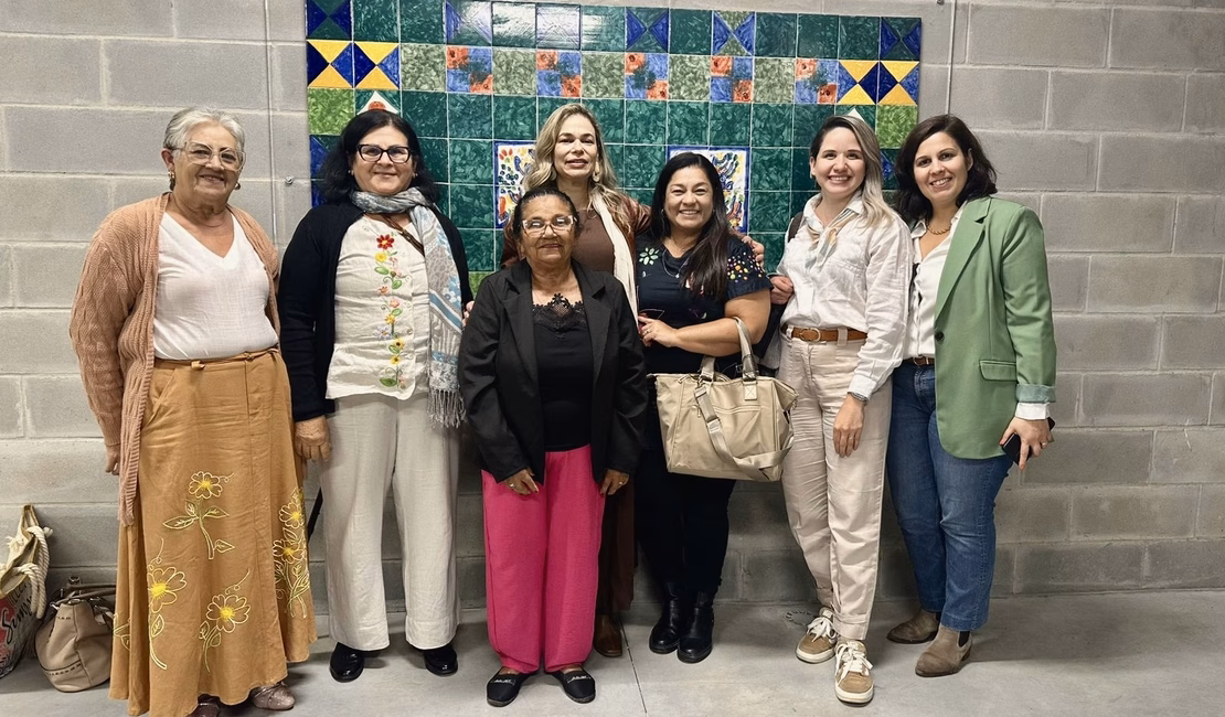 Na Europa: Artesã representa Penedo em evento internacional de bordado