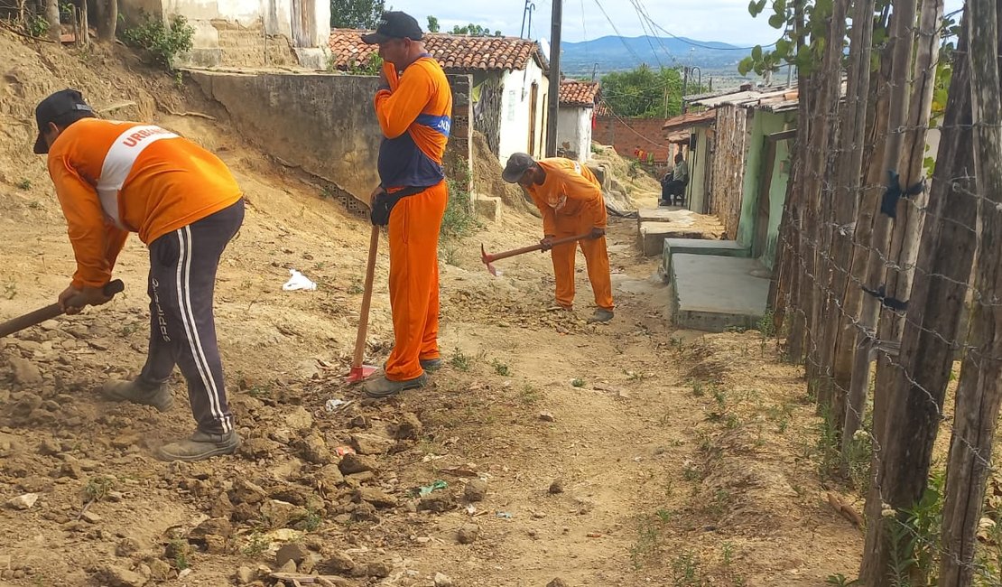 Prefeitura de Palmeira dos Índios acelera obras de infraestrutura no Alto do Cruzeiro
