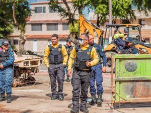 Força-tarefa recolhe veículos armazenados irregularmente no Vergel