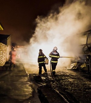 Ônibus é destruído por incêndio em São José da Tapera