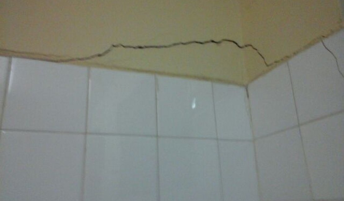 Sem médicos e estrutura hospital vira descaso