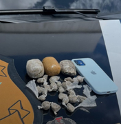 Homem com tornozeleira eletrônica é preso com droga no Vergel do Lago