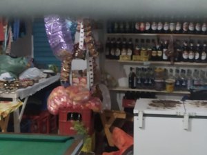 Homem e criança são assassinados em estabelecimento comercial de Junqueiro