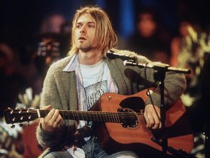 Sujo e manchado, casaco de Kurt Cobain é leiloado por uma fortuna