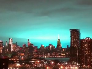 Explosão de transformador em Nova York faz céu noturno clarear e assusta moradores