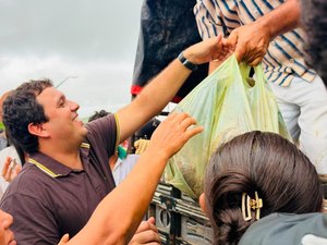 Prefeito Bebeto Barros comparece à tradicional entrega do peixe em Girau do Ponciano