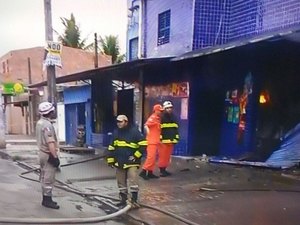 Incêndio atinge parte de  supermercado no conjunto Village Campestre