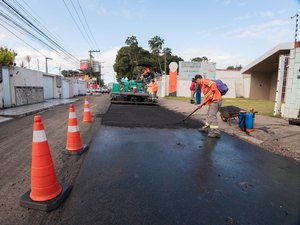 Rua da Gruta de Lourdes é requalificada com serviços de pavimentação