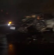 Caminhão e carro colidem de frente na Ladeira do Catolé, em Maceió