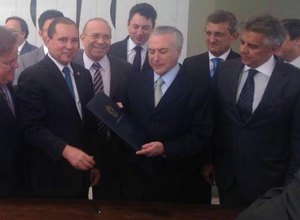Michel Temer é notificado e assume Presidência; confira a lista oficial de ministros