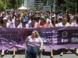 Luta pelo direito e respeito às mulheres levam alagoanos às ruas