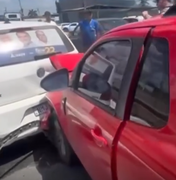 Engavetamento envolve quatro carros e moto na AL-220, em Arapiraca