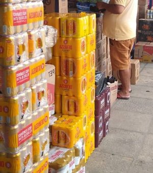 Vigilância Sanitária encontra produtos expostos em calçadas no Mercado do Tabuleiro