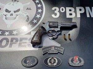 Dias após efetuar disparo, homem é preso por posse ilegal de arma de fogo