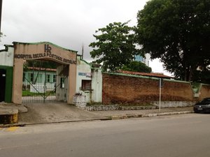 Hospital Portugal Ramalho: mais de 60 anos de história desaparecendo entre rachaduras