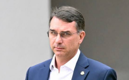 Propaganda de Flávio Bolsonaro vai ao ar sem som na TV nesta 2ª feira