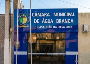 Prefeitura e Câmara preferem não responder a população sobre doação de terreno em Água Branca