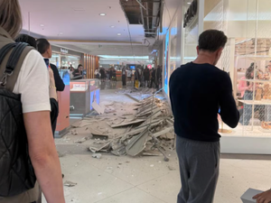 Parte do teto do Shopping Iguatemi desaba em São Paulo; não há feridos