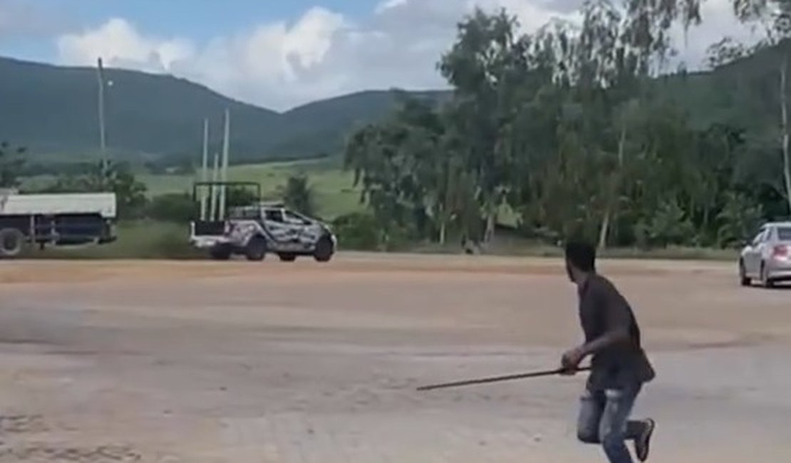 Homem é preso após perseguição policial e troca de tiros na BR-316, em Estrela de Alagoas