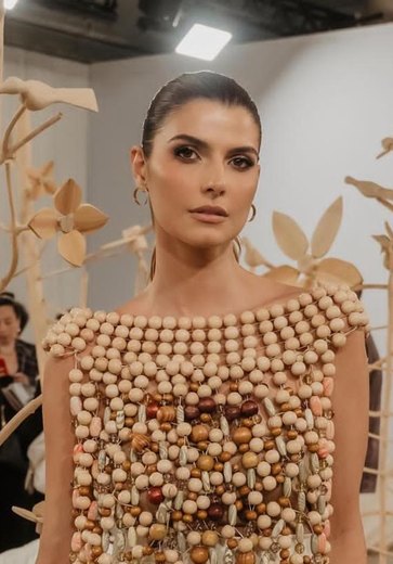 Primeira-dama prestigia trabalho de estilista maceioense no São Paulo Fashion Week