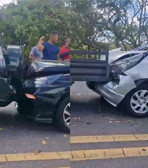 Engavetamento com quatro veículos deixa trânsito lento na Ladeira do Catolé