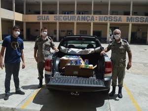 PM inicia distribuição de leites arrecadados pelo Bloco Vulcão 