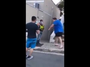 Homem branco humilha motoboy negro com ofensas racistas: “Semianalfabeto”