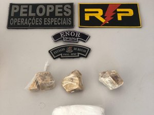 Denúncia leva a apreensão de crack em Arapiraca
