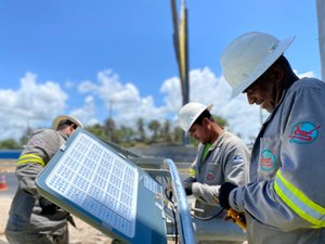 Do Jaraguá ao Pontal: Ilumina inicia instalação de 197 novos postes na Orla de Maceió