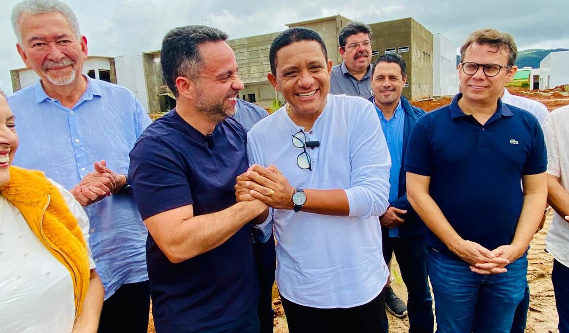 Júlio Cezar e Paulo Dantas visitam novo Hospital de Palmeira dos Índios