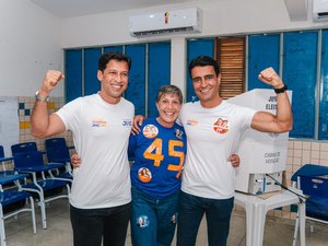 Em Arapiraca, JHC acompanha Célia Rocha na votação e diz que sua  prioridade será a saúde: “Alagoas é uma só”