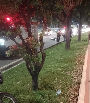 Motociclista morre após cair de veículo na Av. Durval de Góes Monteiro, em Maceió