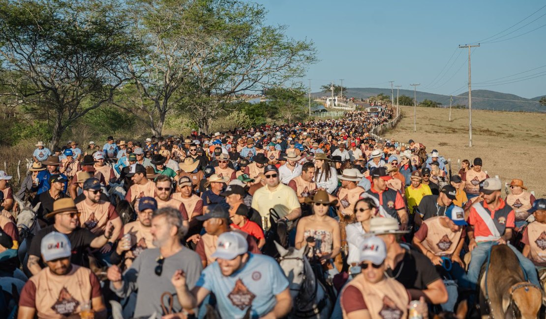 Cavalgada dos Pais reúne multidão em Traipu e celebra a cultura nordestina