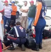 Acidente entre moto e micro-ônibus deixa uma pessoa ferida na AL-220, em Arapiraca