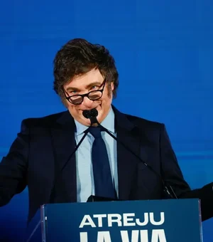 Governo de Javier Milei negocia para que argentinos entrem nos EUA sem visto