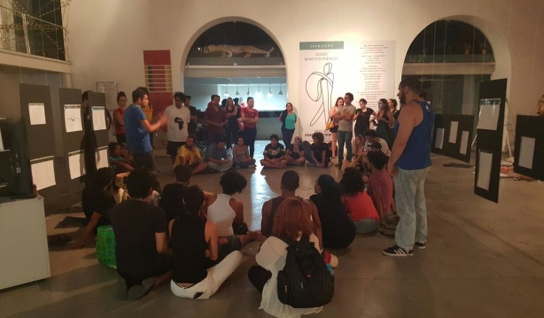 Artistas ocupam Iphan e protestam contra a extinção do Ministério da Cultura