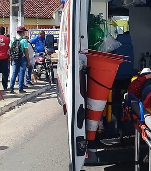 Acidente entre motocicleta e carro deixa casal ferido em Arapiraca