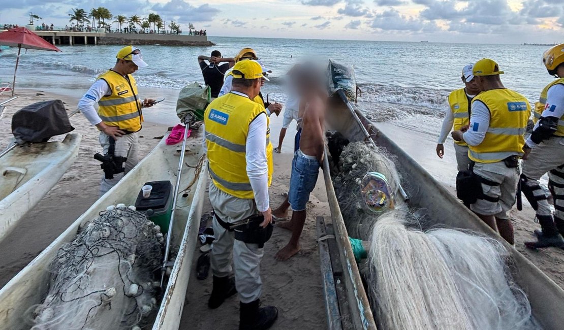 Cinco são presos por esconder 15 kg de drogas em canoas de pescadores na Ponta Verde