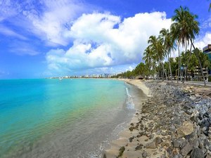 Relatório do IMA aponta que 30% das praias de Maceió estão impróprias para banho