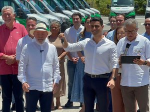 Ao lado de prefeitos, Lula entrega ambulâncias e Unidades Odontológicas Móveis para AL